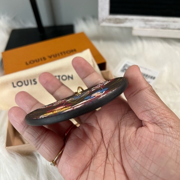 Louis VUITTON M69984 Vivienne Monogram Porte Cles-Illustre Bag Charm Key Holder - Picture 5 of 16